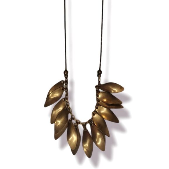 BAER LEAF NECKLACE   - Picture 3 of 9